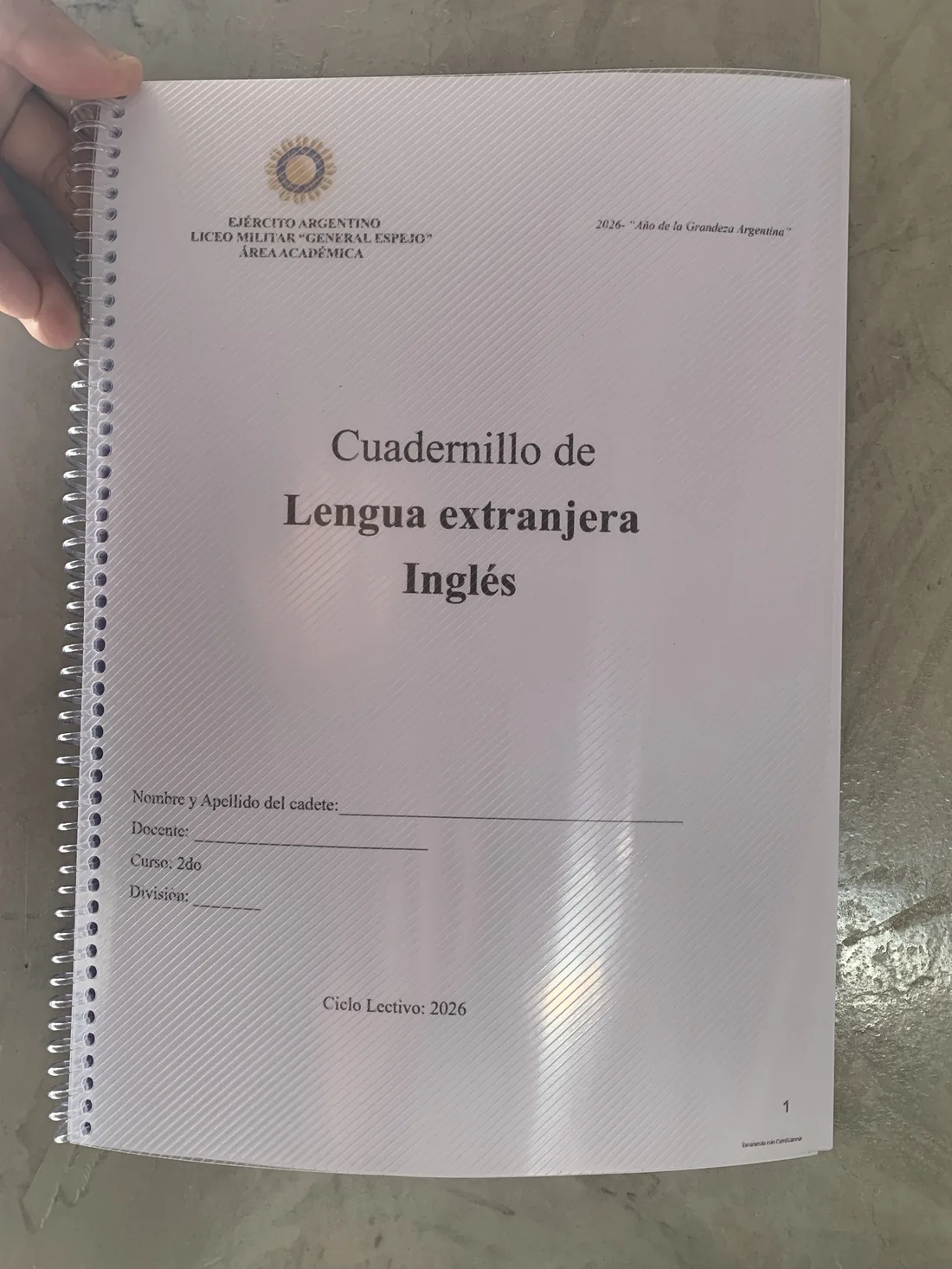 Cuadernillo terminado con encuadernado espiral y tapa plástica transparente